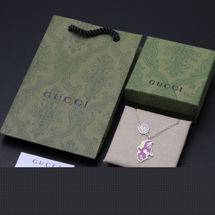 G*u*i necklaces